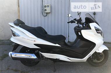 Максі-скутер Suzuki Skywave 250 2010 в 