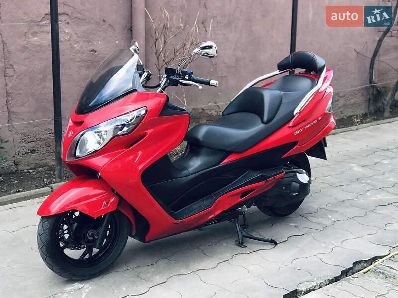 Максі-скутер Suzuki Skywave 250 2009 в 