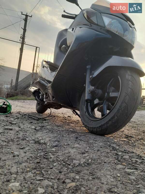 Макси-скутер Suzuki Skywave 250 2003 в Могилев-Подольске