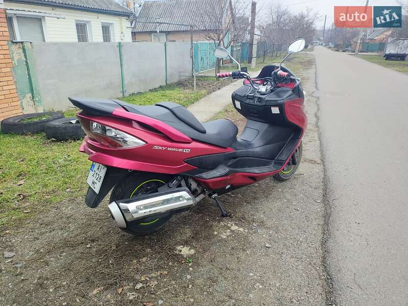 Макси-скутер Suzuki Skywave 250 2009 в 