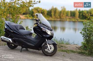 Скутер Suzuki Skywave 250 2011 в Малині