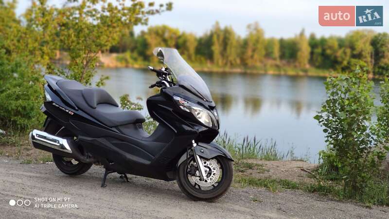 Скутер Suzuki Skywave 250 2011 в Малине фото Скутер Suzuki Skywave 250 2011 в Малине