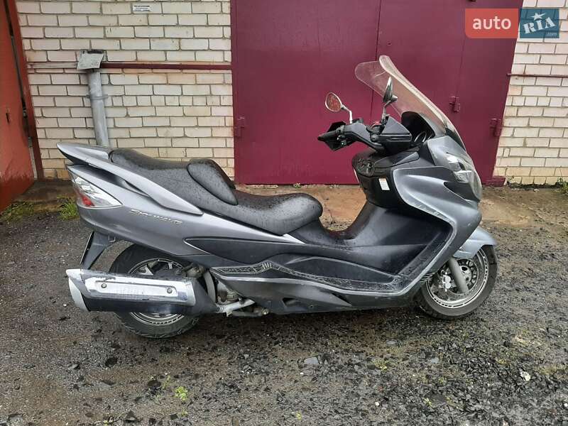 Макси-скутер Suzuki Skywave 250 2011 в Вараше