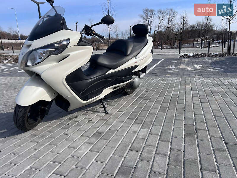 Макси-скутер Suzuki Skywave 250 2008 в 