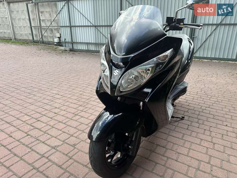 Макси-скутер Suzuki Skywave 250 2009 в 