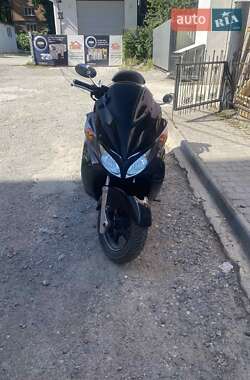 Макси-скутер Suzuki Skywave 250 2007 в Каменец-Подольском