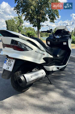 Максі-скутер Suzuki Skywave 250 2010 в 