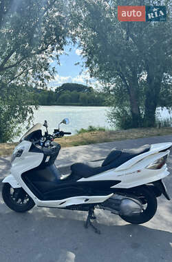 Максі-скутер Suzuki Skywave 250 2010 в 