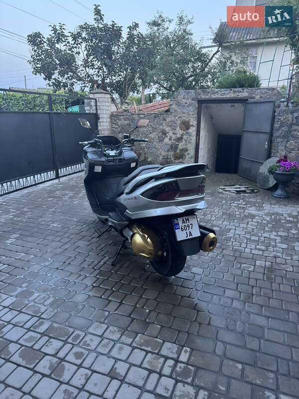 Максі-скутер Suzuki Skywave 250 2007 в Бердичеві