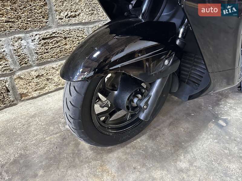 Максі-скутер Suzuki Skywave 250 2011 в Одесі фото 3 Максі-скутер Suzuki Skywave 250 2011 в Одесі