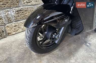 Максі-скутер Suzuki Skywave 250 2011 в 