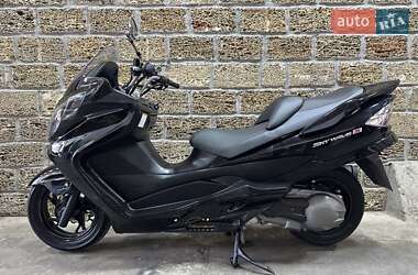 Максі-скутер Suzuki Skywave 250 2011 в 