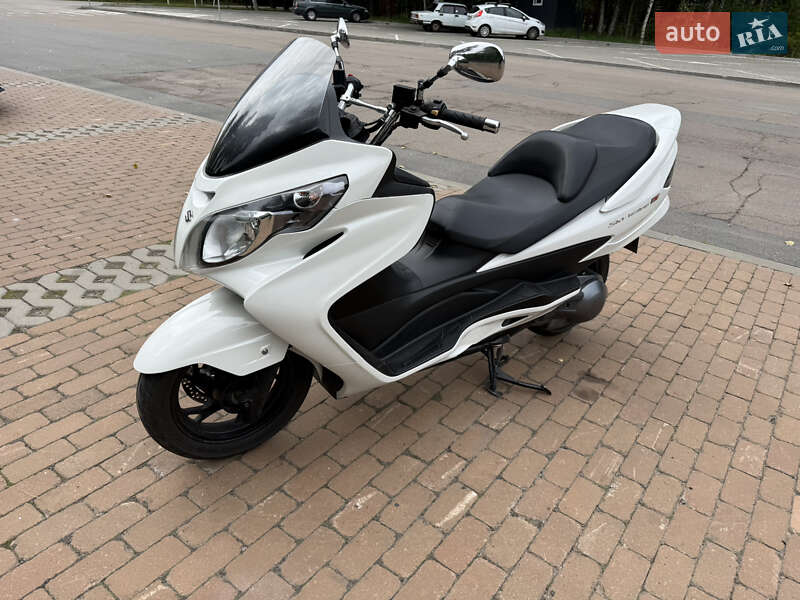 Макси-скутер Suzuki Skywave 250 2011 в Киеве