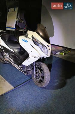 Макси-скутер Suzuki Skywave 250 2010 в Киеве