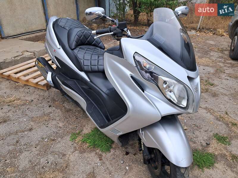 Максі-скутер Suzuki Skywave 250 2008 в 