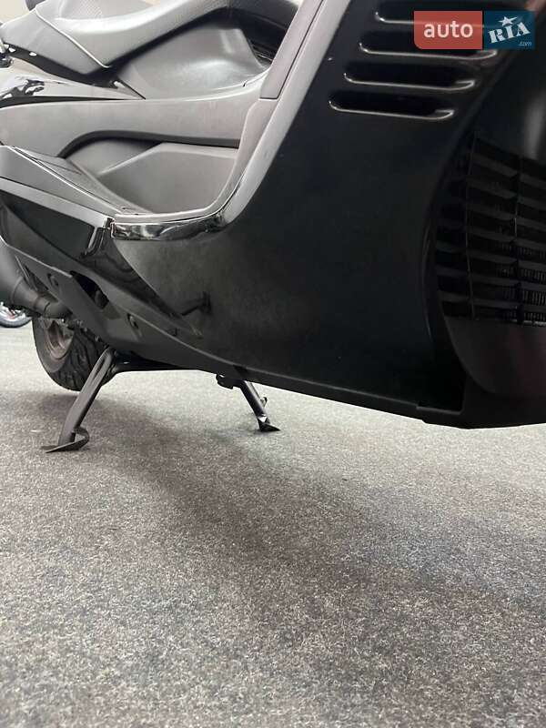 Макси-скутер Suzuki Skywave 250 2011 в 
