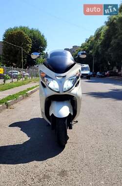 Макси-скутер Suzuki Skywave 250 2011 в  фото 4 Макси-скутер Suzuki Skywave 250 2011 в