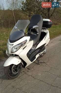 Максі-скутер Suzuki Skywave 400 2009 в 