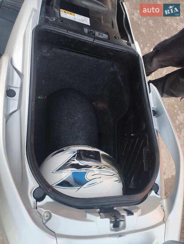 Макси-скутер Suzuki Skywave 400 2008 в Черновцах