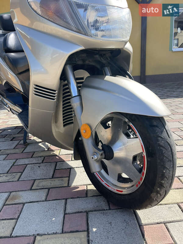 Макси-скутер Suzuki Skywave 400 2001 в Ужгороде