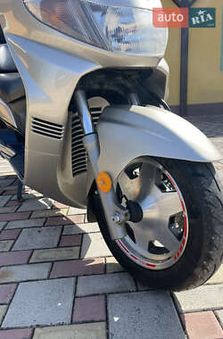 Макси-скутер Suzuki Skywave 400 2001 в 