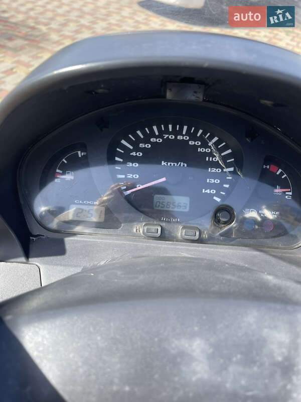 Макси-скутер Suzuki Skywave 400 2001 в Ужгороде