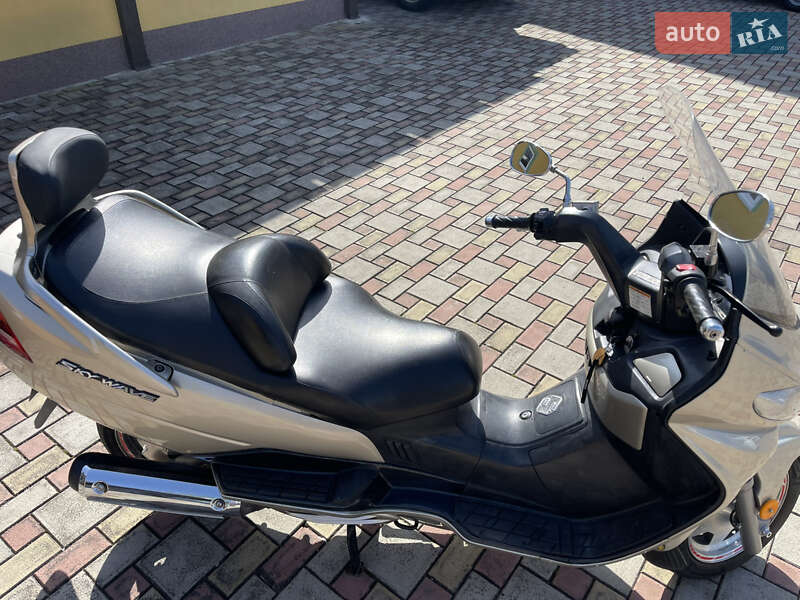 Макси-скутер Suzuki Skywave 400 2001 в Ужгороде