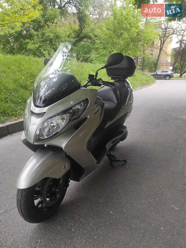 Макси-скутер Suzuki Skywave 400 2008 в 