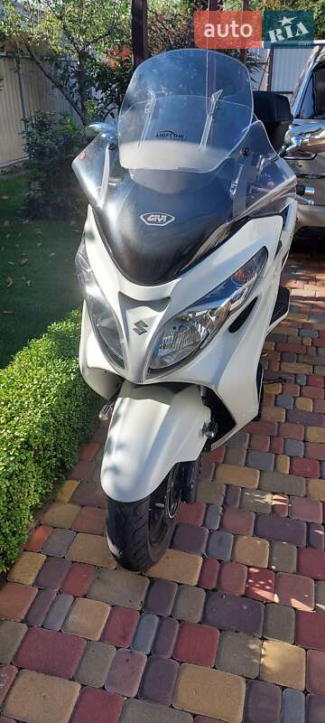 Макси-скутер Suzuki Skywave 400 2007 в Обухове