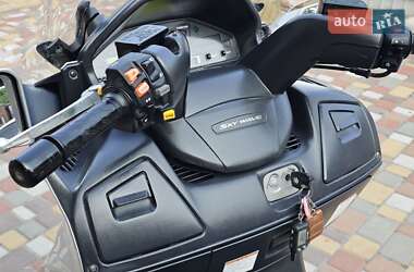 Максі-скутер Suzuki SkyWave 650 2002 в 
