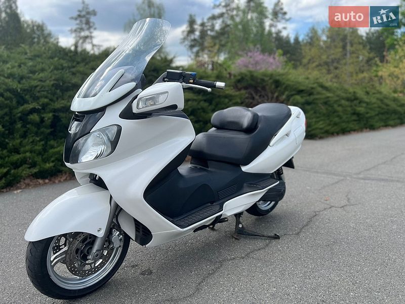 Макси-скутер Suzuki SkyWave 650 2002 в Малине