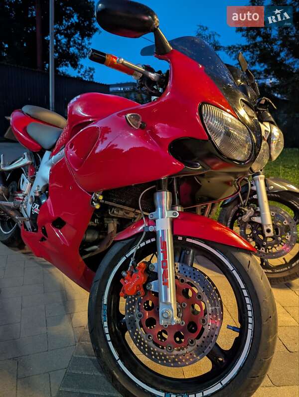 Мотоцикл Спорт-туризм Suzuki SV 650S 1999 в  фото Мотоцикл Спорт-туризм Suzuki SV 650S 1999 в