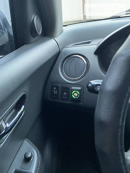 Хэтчбек Suzuki Swift 2006 в Киеве