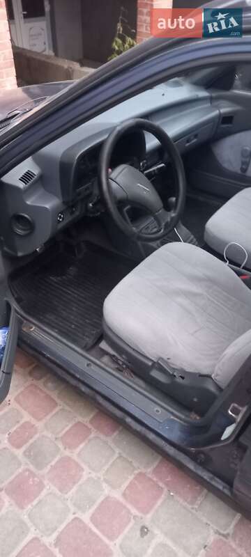 Седан Suzuki Swift 1989 в Львове