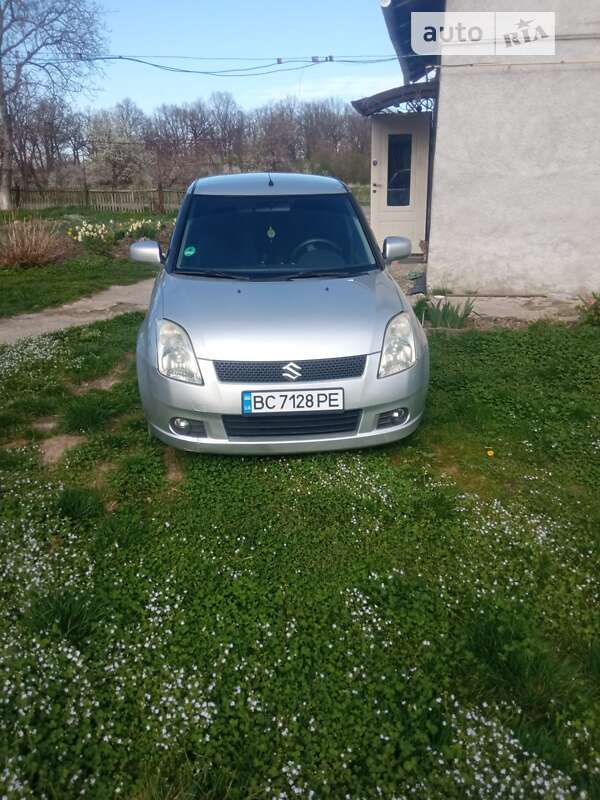 Хэтчбек Suzuki Swift 2005 в Дрогобыче
