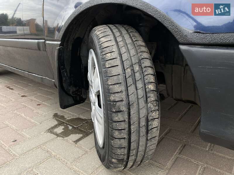 Седан Suzuki Swift 1992 в Виннице