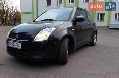 Хетчбек Suzuki Swift 2010 в Рівному