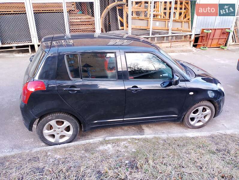 Хэтчбек Suzuki Swift 2007 в 