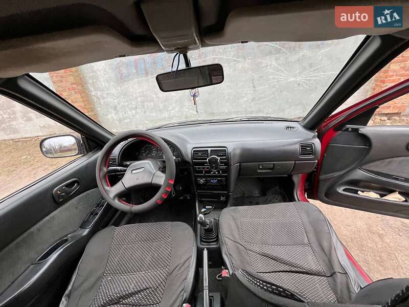 Седан Suzuki Swift 1995 в Апостолово