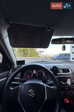 Хетчбек Suzuki Swift 2012 в 