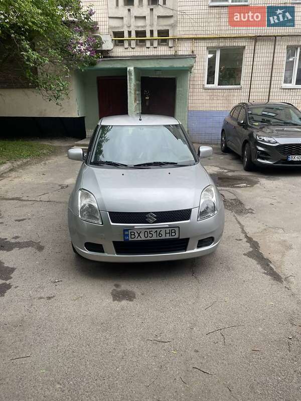 Хэтчбек Suzuki Swift 2005 в 