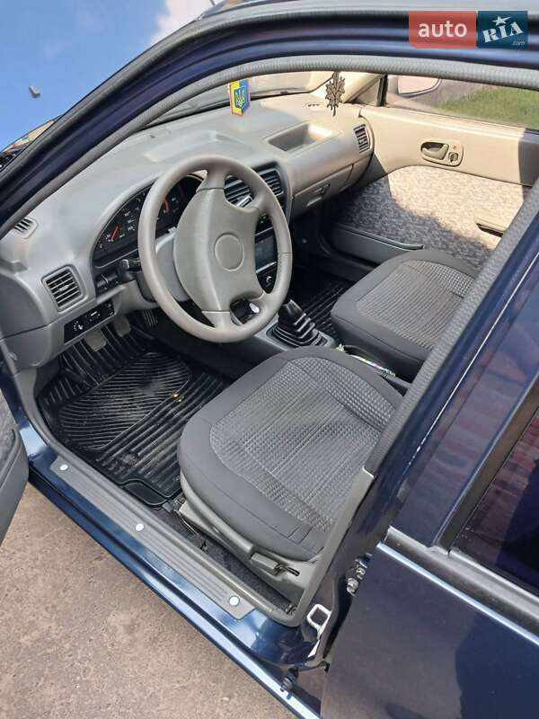 Седан Suzuki Swift 2000 в Луцьку