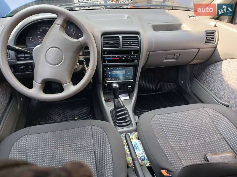 Седан Suzuki Swift 2000 в Луцьку