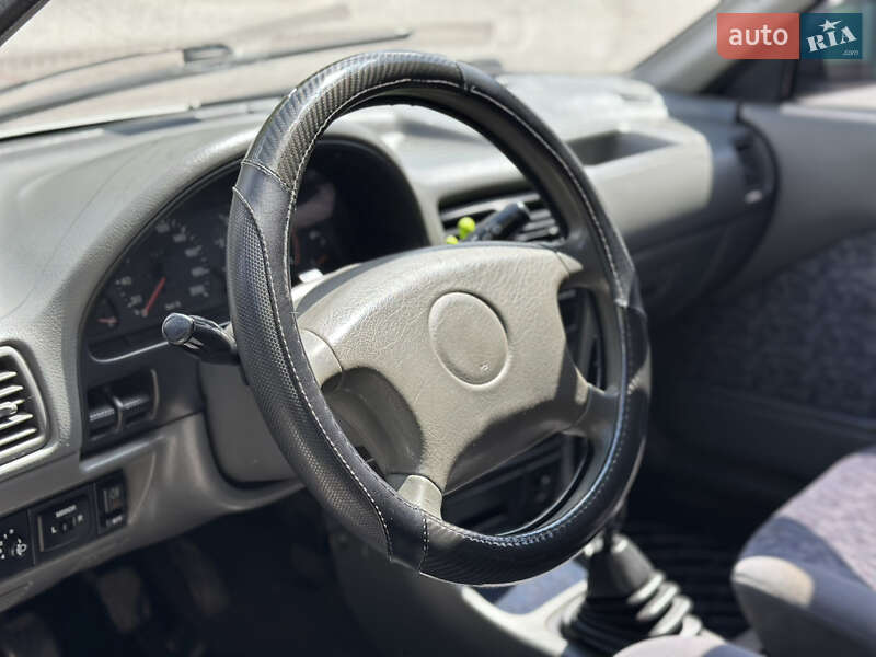 Седан Suzuki Swift 2003 в Тернополе