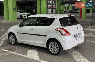 Хетчбек Suzuki Swift 2012 в 
