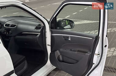 Хетчбек Suzuki Swift 2012 в 