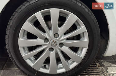 Хетчбек Suzuki Swift 2012 в 