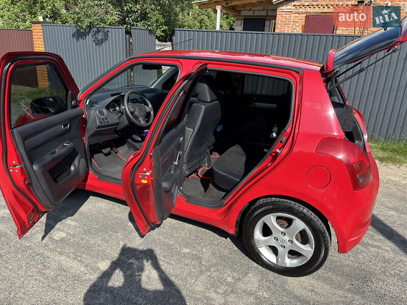 Хэтчбек Suzuki Swift 2007 в Киеве