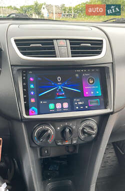 Хетчбек Suzuki Swift 2012 в 