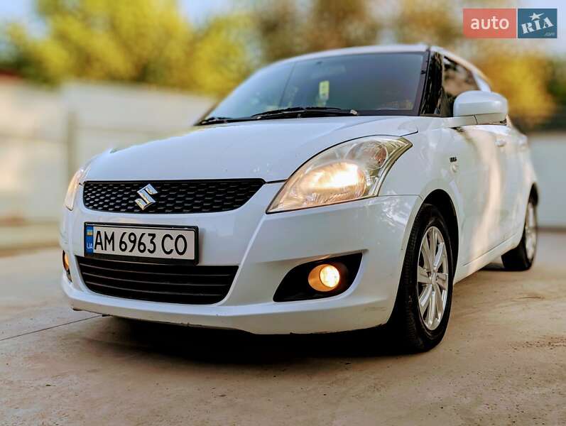 Хэтчбек Suzuki Swift 2013 в 